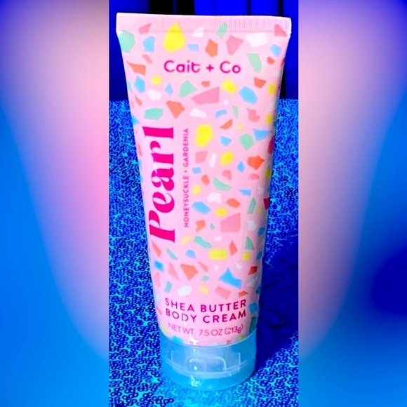 BEAUTY BUNDLE: Pink Hot/Cold Mask, Headband, Wristbands, Shea Butter Cr… - Picture 6 of 7